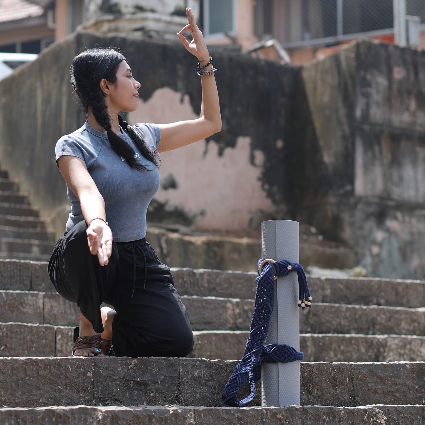 Handwoven Macrame Yoga Mat Strap (Blue)